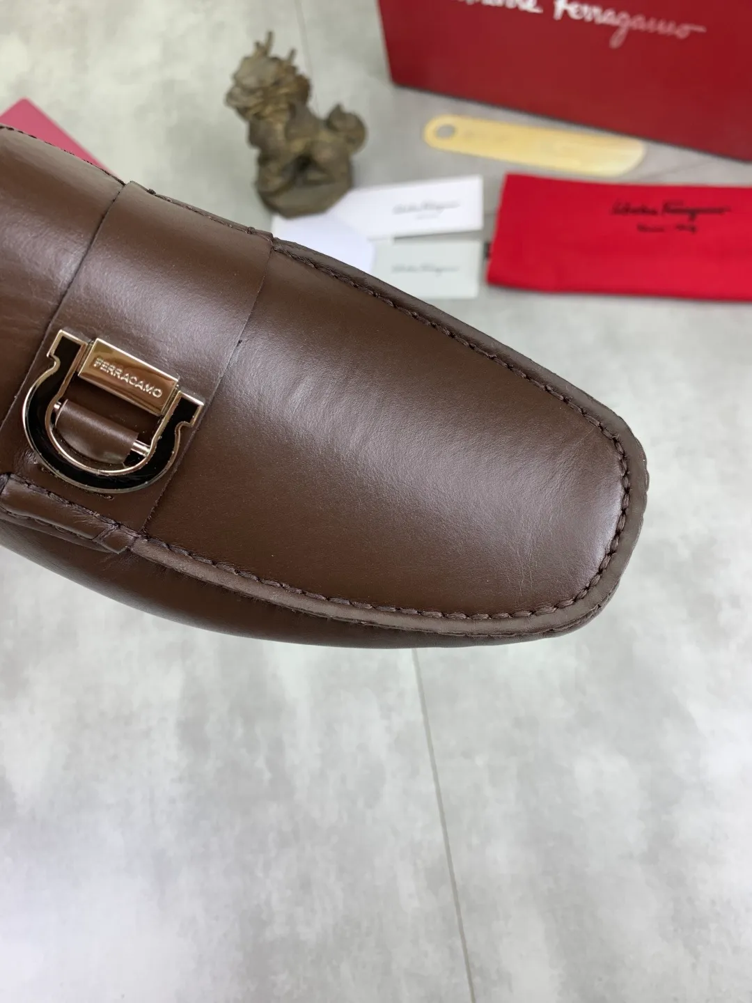 Men's shoes 💰P542 New model, high quality [Ferragamo/Ferragamo] Latest lazy slip-on shoes Original imported calfskin, imported cowhide lining + original luxury metal buckle + original combination outsole Comparison without pressure Code number: 38-45